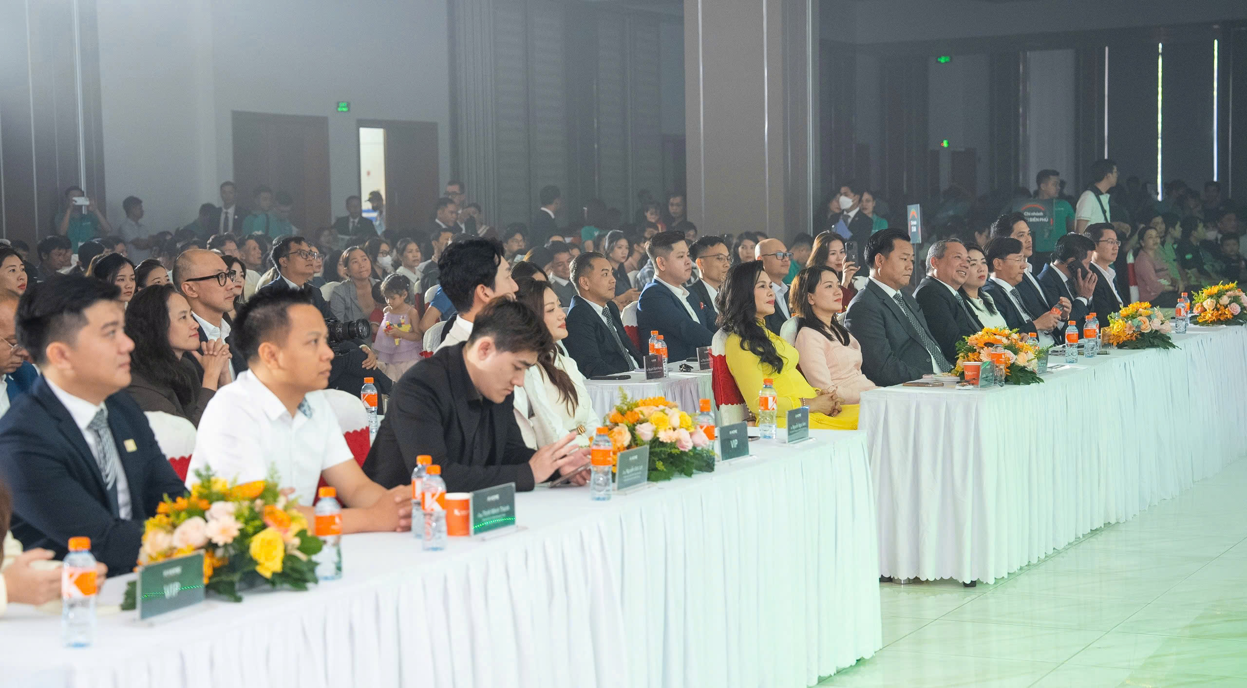 Ban lãnh đạo Kim Oanh Group, Kim Oanh Land và khách mời tham dự sự kiện Lễ giới thiệu K-Home New City – Đô thị nhà ở xã hội chuẩn Singapore đầu tiên tại Việt Nam.