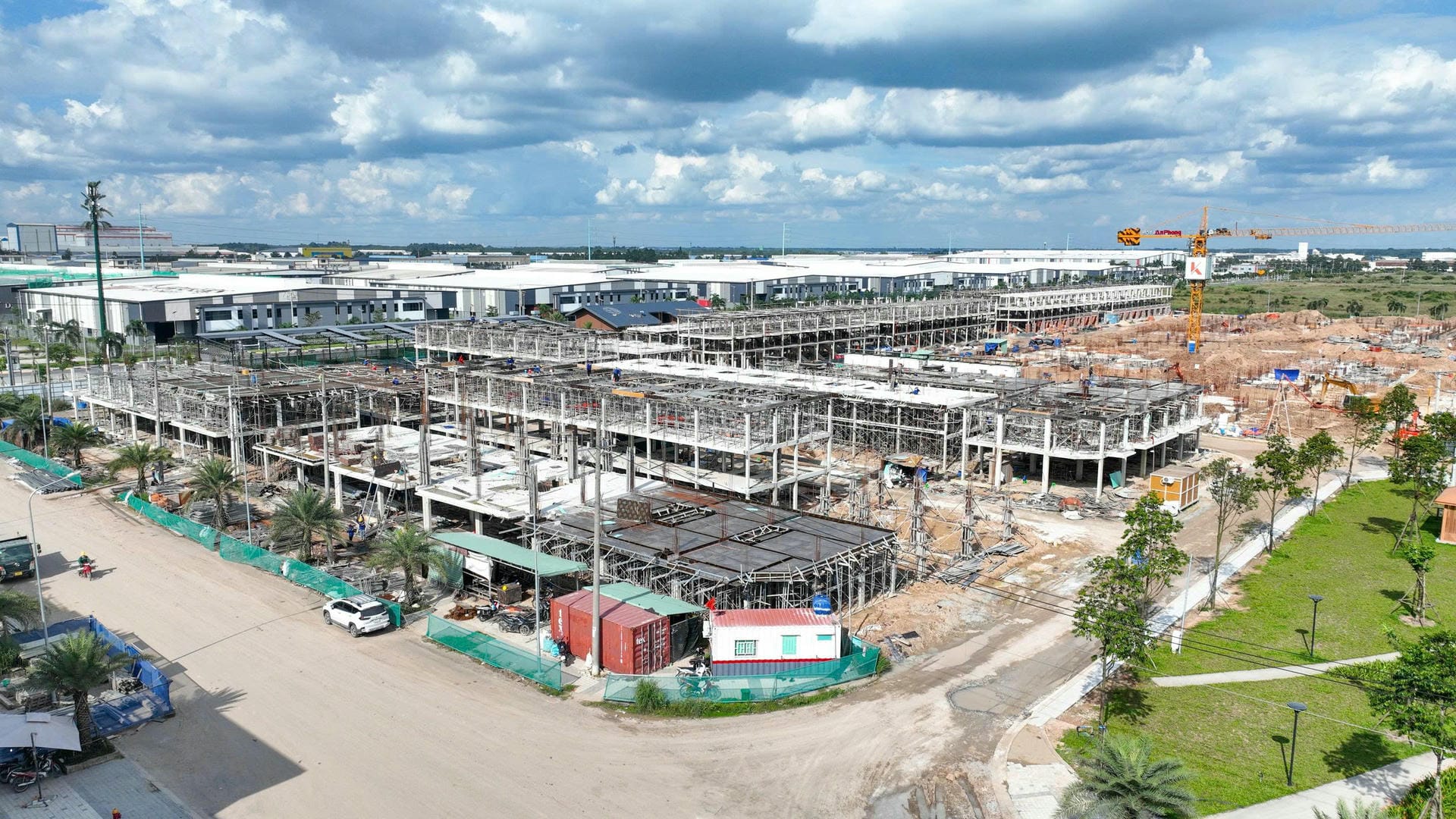 Các phân khu thấp tầng khác cũng đang được triển khai thi công đúng tiến độ đã cam kết.