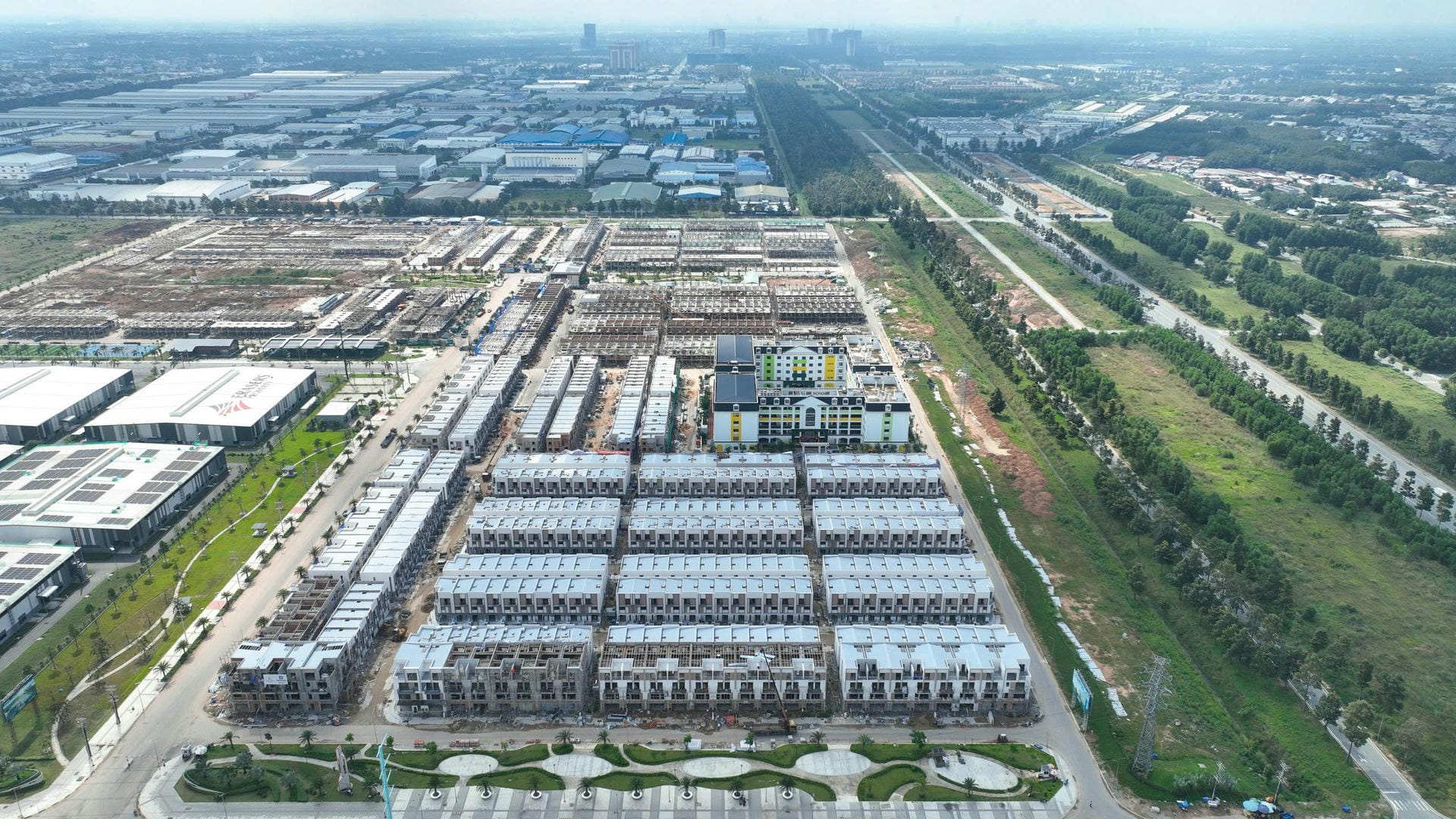 Toàn dự án được triển khai bởi các nhà thầu uy tín như Coteccons, An Phong, TLT, Handong, COSACO, An Phước Bình Dương… bảo đảm chất lượng thi công và tiến độ cam kết.